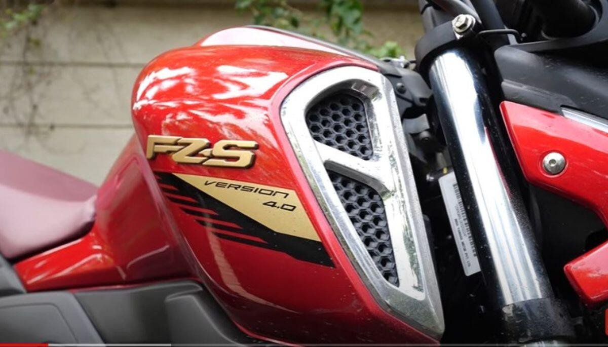 Yamaha FZS-FI V4 sports bike मैं आपको मिलेगा 150 सीसी का पावरफुल इंजन और ब्रांडेड फीचर्स जाने कीमत