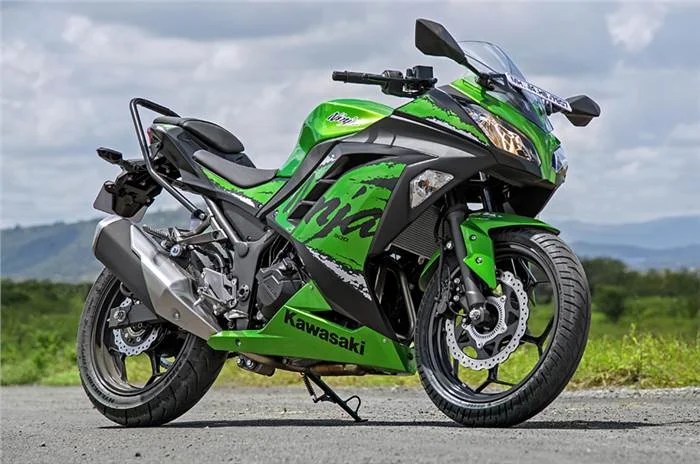 Kawasaki Ninja 300 बाइक ने भारतीय मार्केट में मचा दिया भौकाल जाने कीमत और ब्रांडेड फीचर्स