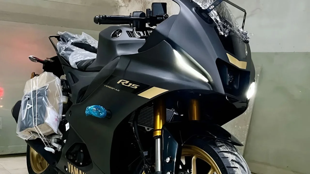 New Yamaha R15 V4 2025 शार्प रेसिंग डिजाइन, अपडेटेड टेक्नोलॉजी और दमदार परफॉर्मेंस के साथ आएगा नया अवतार