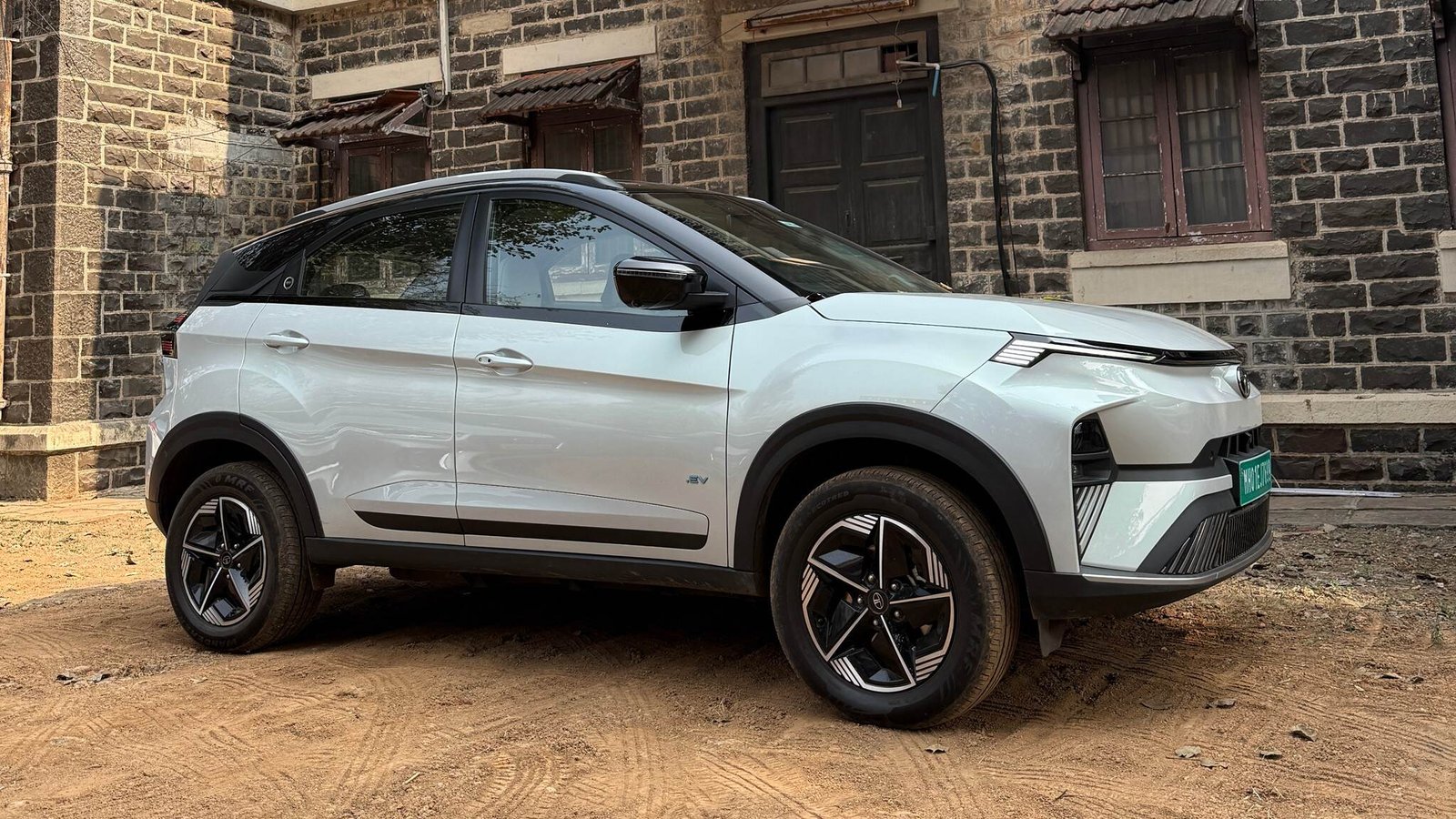Mahindra का खेल खत्म करने भारतीय मार्केट में लॉन्च हो रही है Tata Nexon car जाने ब्रांडेड फीचर्स और लग्जरी लुक