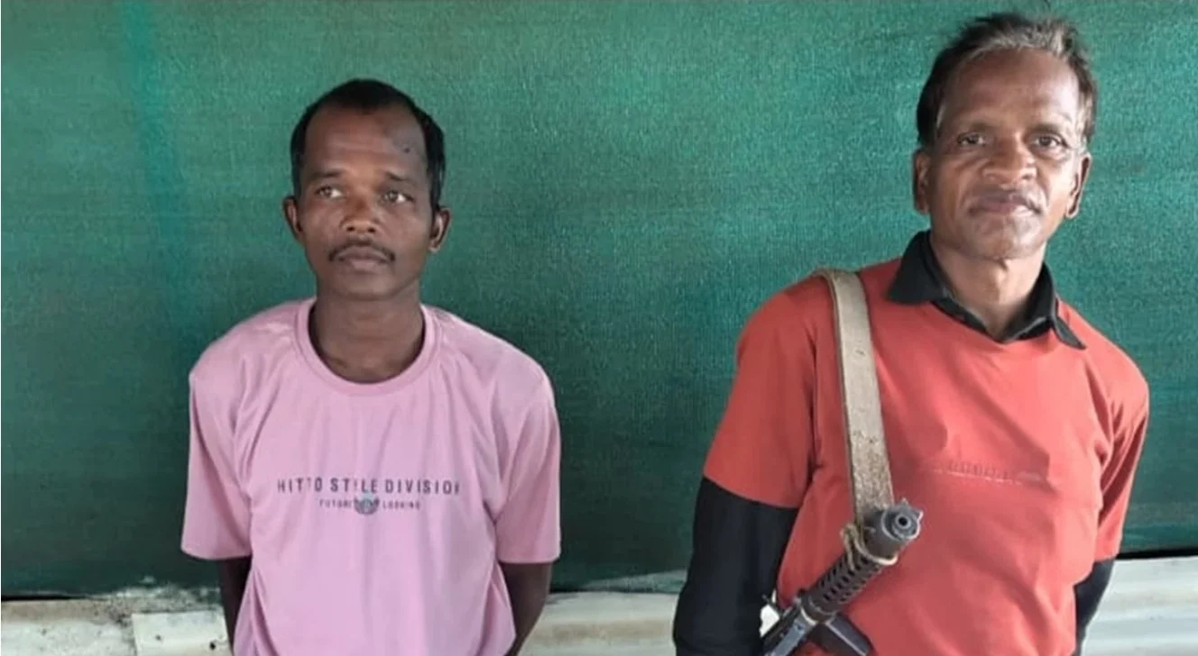 MP News बालाघाट में 43 लाख के ईनामी दो नक्सलियों ने किया सरेंडर